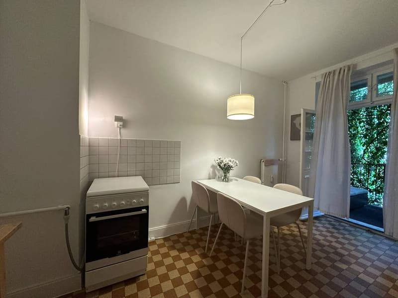 2.5-Zimmer Wohnung mit Altbaucharme und Balkon im St. Johann! (7)