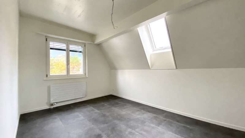 Moderne 3.5-Zimmer-Wohnung mit Dachfenstern und grossem Balkon (3)