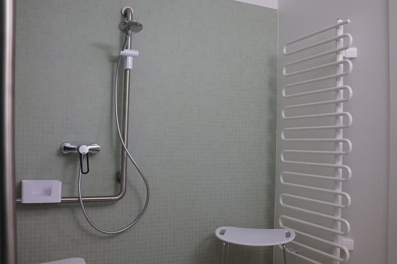 353-114Douche.JPG