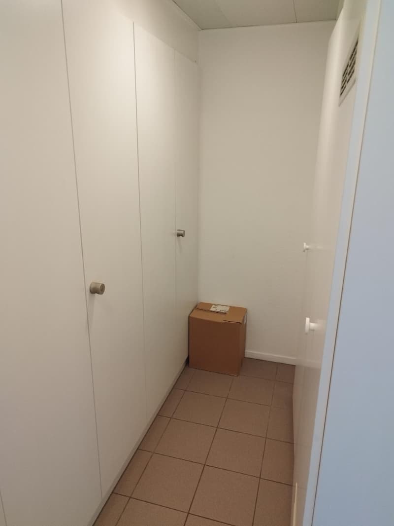 Bureaux de 210m2 au Rez & 1er avec 4 places de parc (11)
