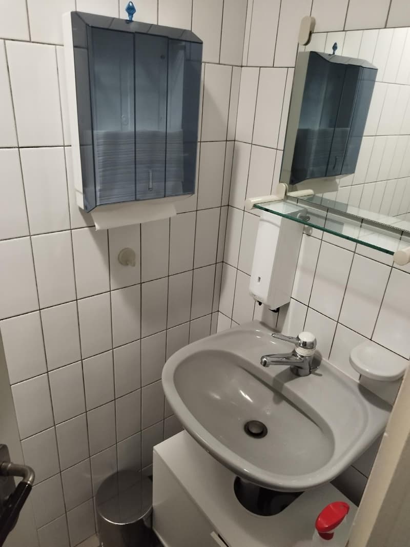 Bureaux de 210m2 au Rez & 1er avec 4 places de parc (12)