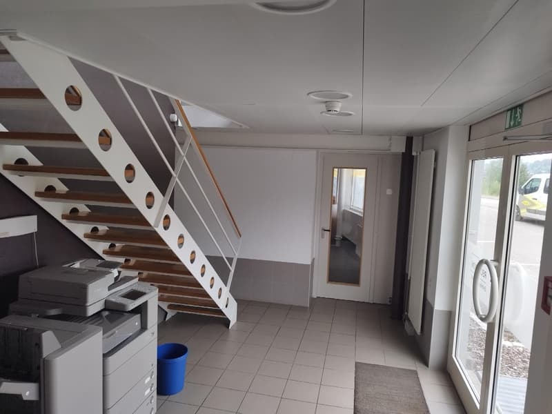Bureaux de 210m2 au Rez & 1er avec 4 places de parc (7)