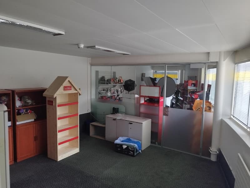 Bureaux de 210m2 au Rez & 1er avec 4 places de parc (9)