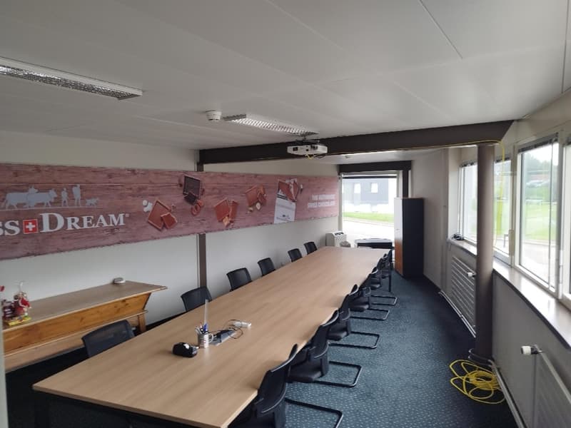 Bureaux de 210m2 au Rez & 1er avec 4 places de parc (2)
