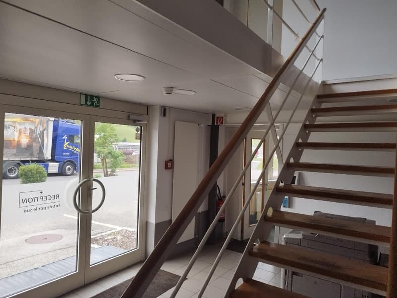 Bureaux de 210m2 au Rez & 1er avec 4 places de parc (8)