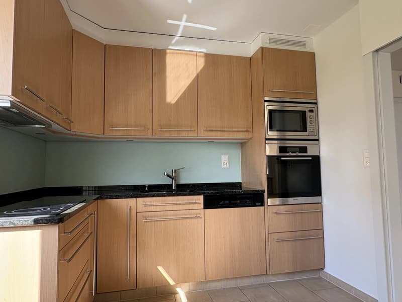 Spacieux appartement de 4,5 pièces d'env. 145 m2 avec vue sur le lac et les montagnes (6)