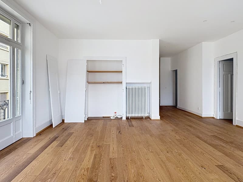 Spacieux et lumineux appartement entièrement rénové de 4,5 pièces au centre-ville. (2)