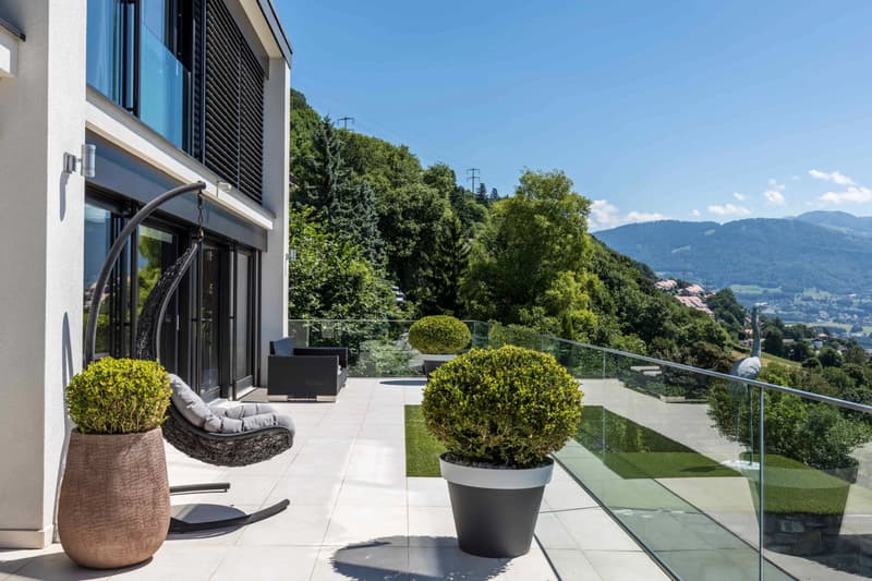 Propriété lumineuse avec piscine et vue panoramique (8)