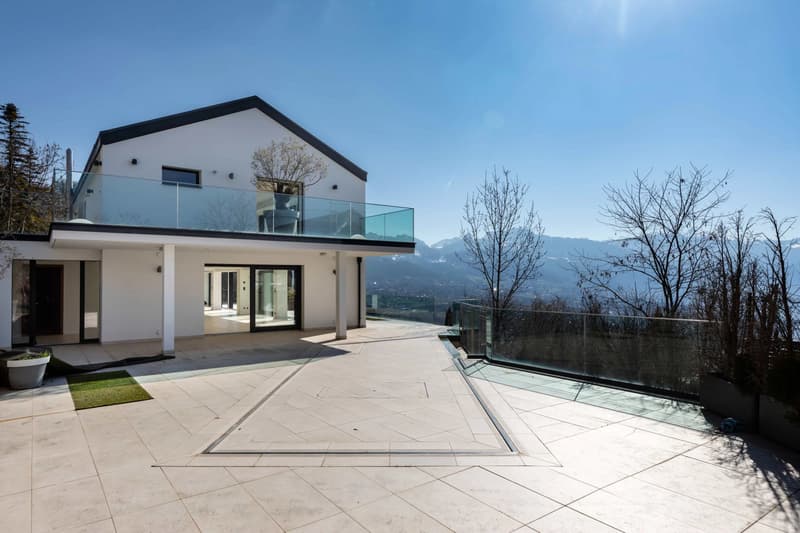 Propriété lumineuse avec piscine et vue panoramique (7)