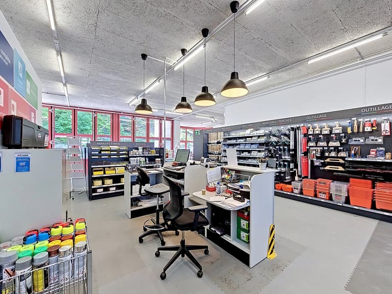 Spécial investisseur - Grande surface commerciale à deux pas du centre-ville (2)