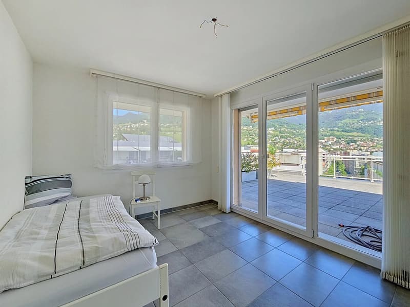 Superbe attique de 4 pièces avec grande terrasse et vue panoramique (11)