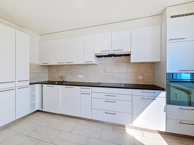 Splendide appartement rénové avec place d'amarrage dans port privé (7)