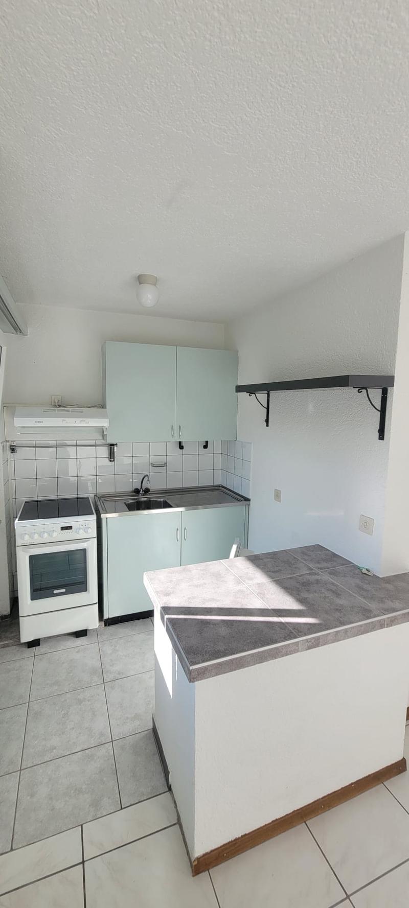 Studio lumineux avec balcon à Neuchâtel (3)