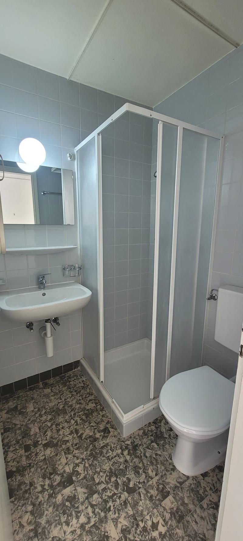 Studio lumineux avec balcon à Neuchâtel (4)
