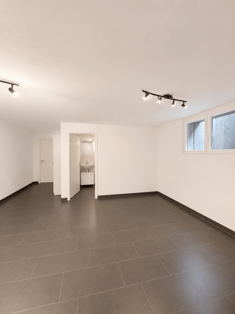 Local aménagé de 38 m² avec salle de douche (5)