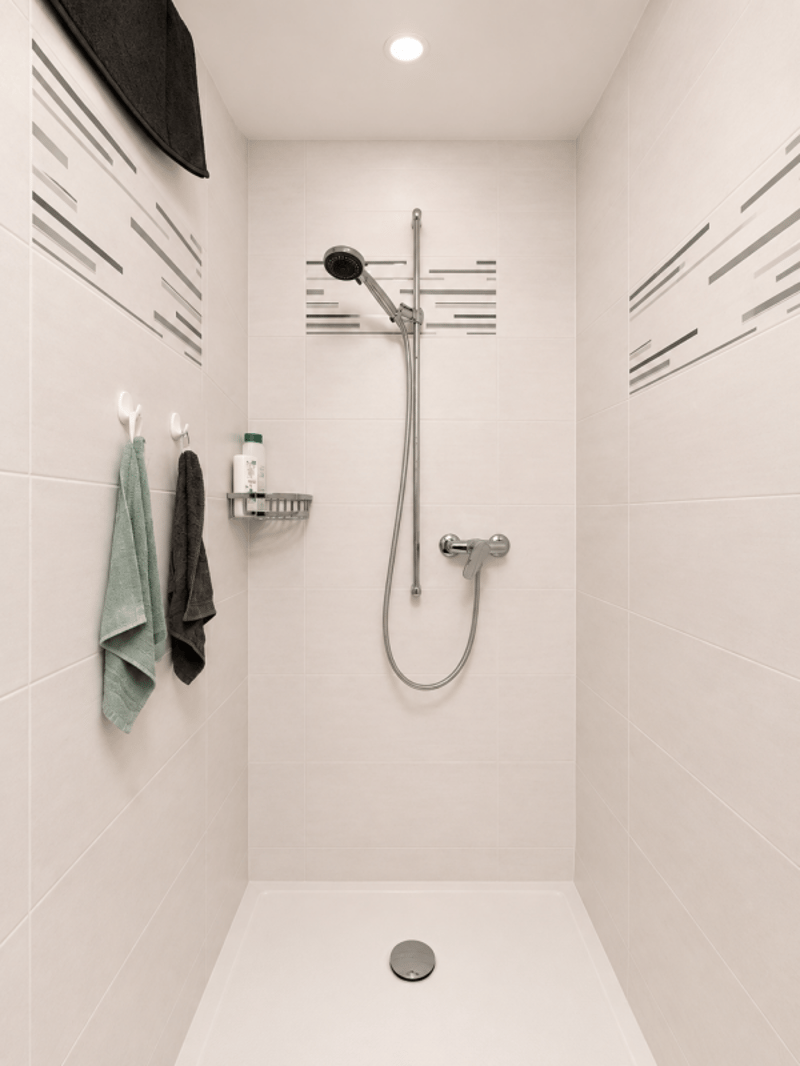Local aménagé de 38 m² avec salle de douche (8)