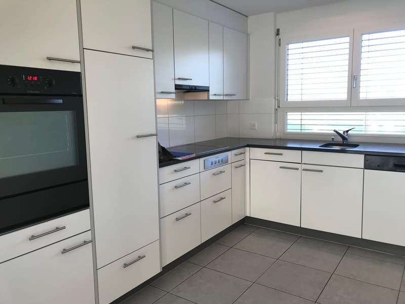Helle und geräumige 4.5-Zimmer-Wohnung mit Balkon und Abendsonne (2)