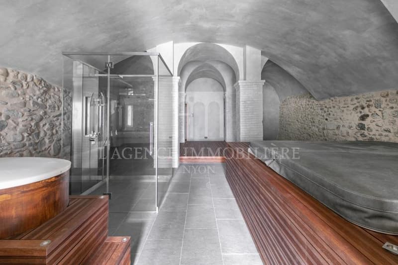 EN EXCLUSIVITE : Immeuble mixte au coeur de Aubonne comprenant 2 luxueux appartements neufs.
