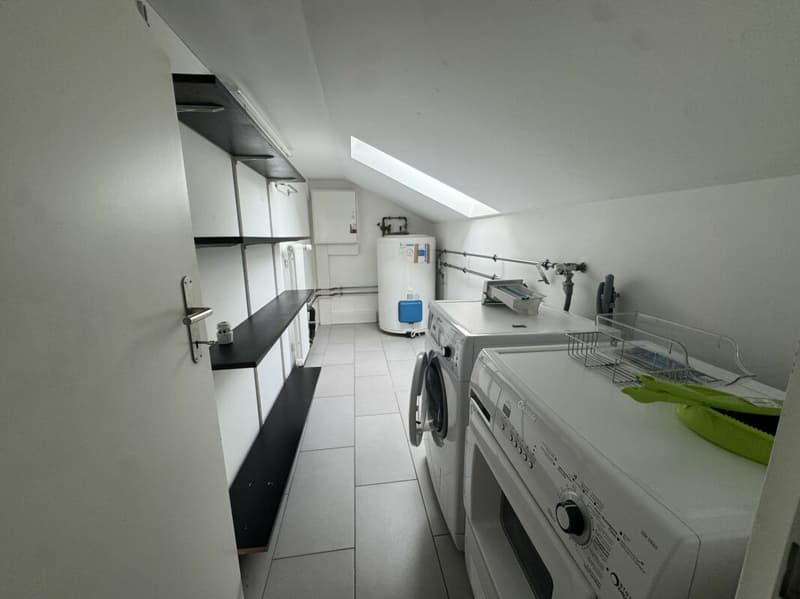 Appartement mansardé de 3½ pièces dans une villa située dans un quartier calme et central (9)