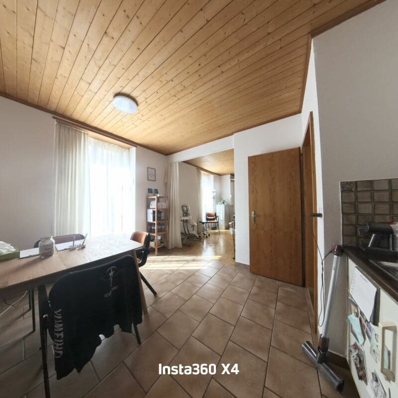 Appartement mansardé lumineux de 3½ pièces avec mezzanine, situé Albert-Anker-Weg 3, 2502 Bienne (3)