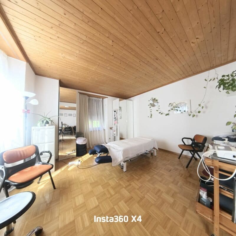 Appartement mansardé lumineux de 3½ pièces avec mezzanine, situé Albert-Anker-Weg 3, 2502 Bienne (1)
