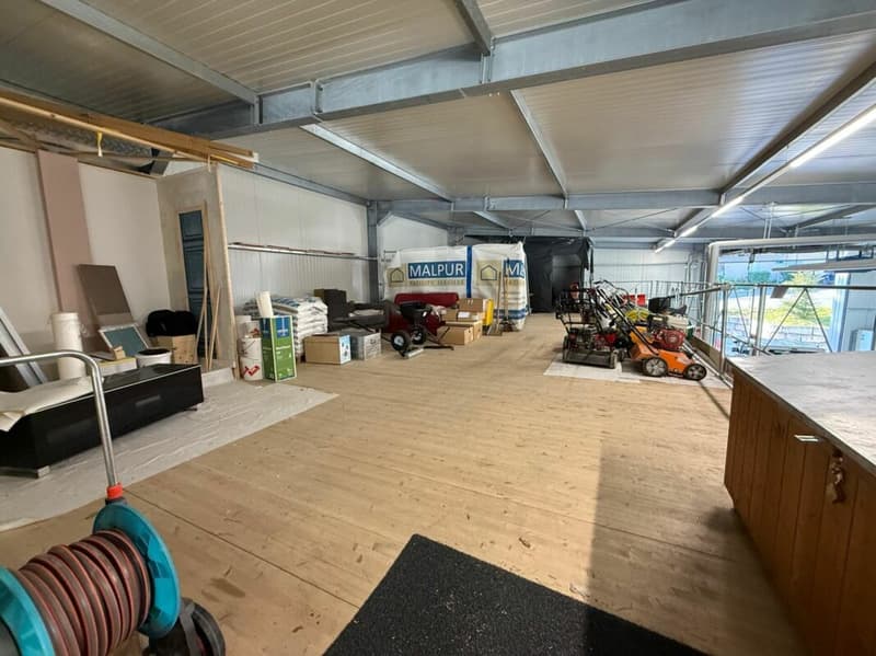 Gewerbeliegenschaft mit Büros und Lagerhalle (18)