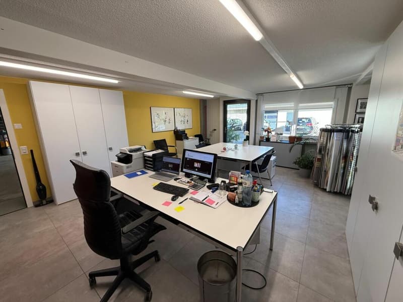Gewerbeliegenschaft mit Büros und Lagerhalle (12)