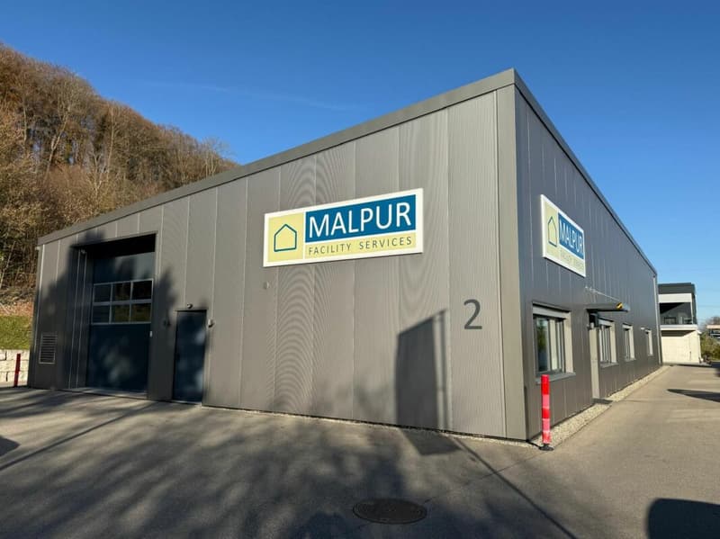 Gewerbeliegenschaft mit Büros und Lagerhalle (1)