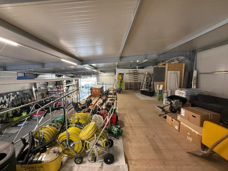 Gewerbeliegenschaft mit Büros und Lagerhalle (16)