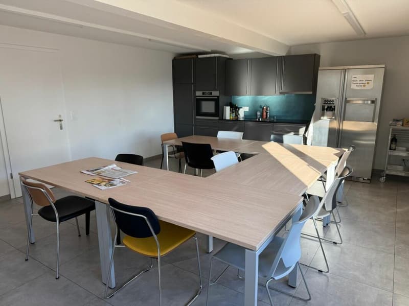 Gewerbeliegenschaft mit Büros und Lagerhalle (6)