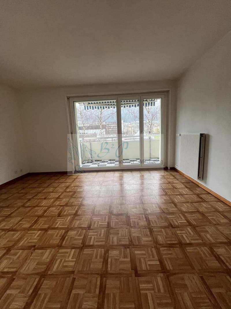 Bel appartement de 3.5 pièces situé au 2ème étage avec un balcon (4)