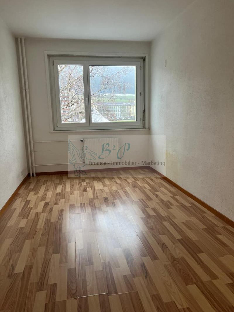 Bel appartement de 3.5 pièces situé au 2ème étage avec un balcon (5)