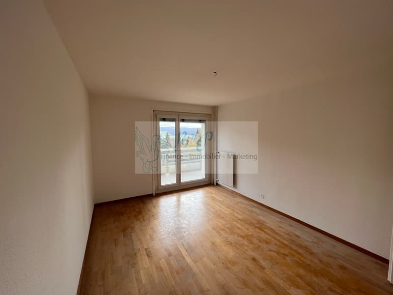 Appartement de 4.5 pièces dans un quartier calme et verdoyant. (5)