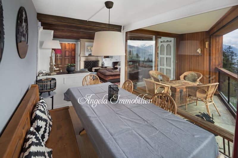 Spacious 5-room apartment with stunning Alpine views in Crans-Montana (11)