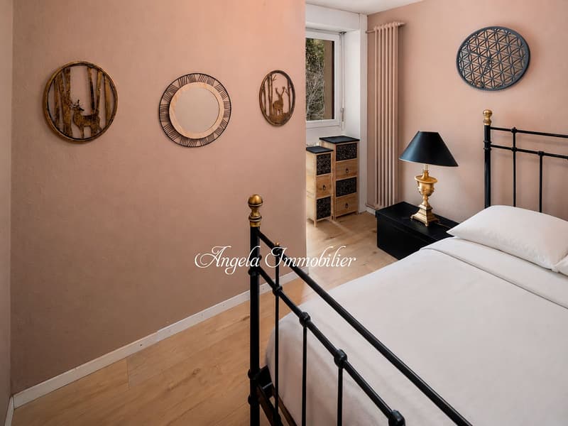 Spacious 5-room apartment with stunning Alpine views in Crans-Montana (8)