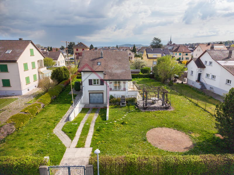 VILLA FAMILIALE AVEC JARDIN ET ENVIRONNEMENT CALME (13)
