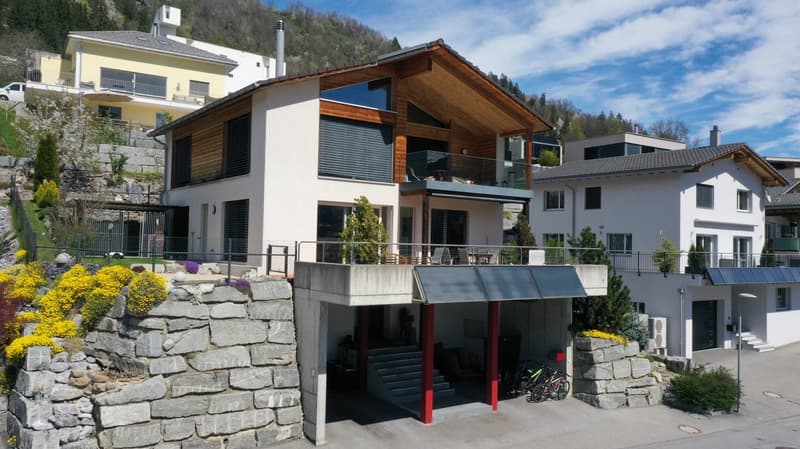 4.5-Zimmer-Einfamilienhaus, Region Flims/Laax, Südhang, mit wunderschöner Bergsicht & Koi-Teich (1)