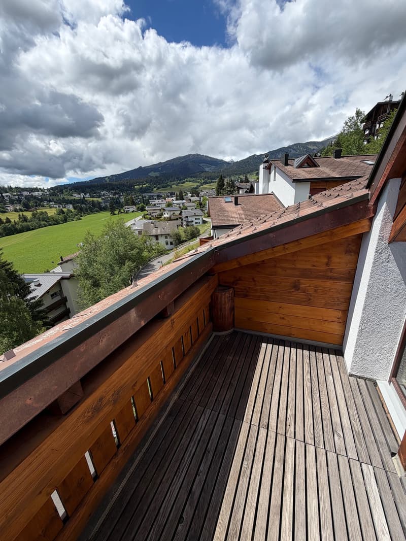 Charmante 3.5-Zimmer-Maisonette-Wohnung mit Panoramablick in Flims Dorf (6)