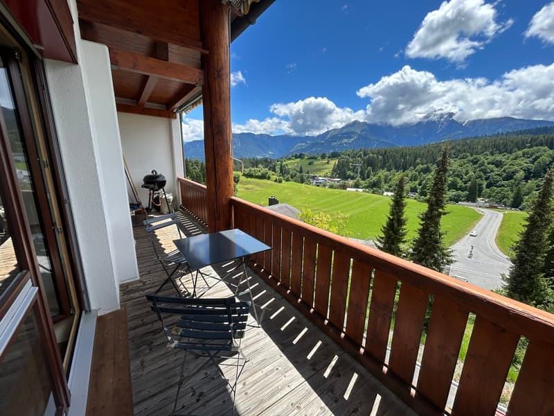 Charmante 3.5-Zimmer-Maisonette-Wohnung mit Panoramablick in Flims Dorf (3)