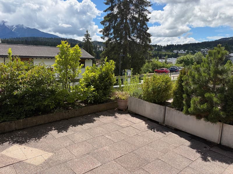 Charmante 2-Zimmer-Wohnung mit Terrasse und herrlicher Aussicht in Flims-Dorf (2)