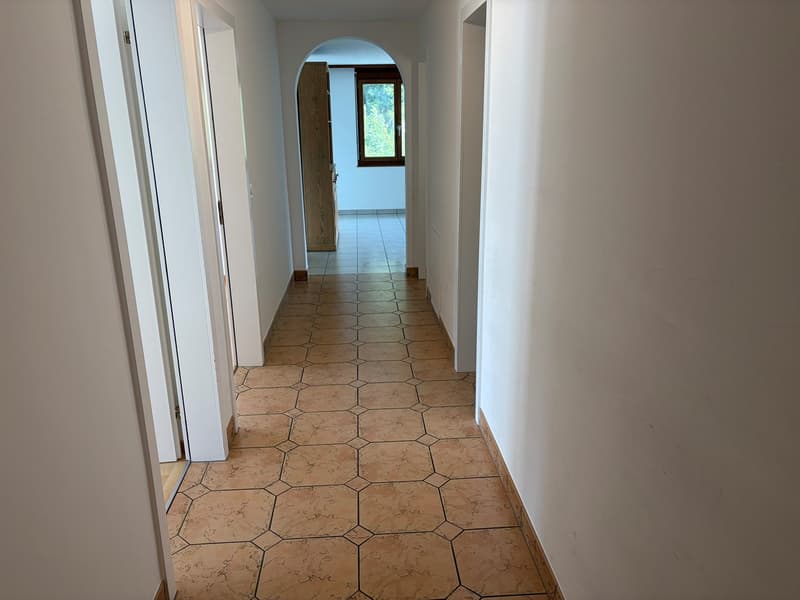 Charmante 4.5-Zimmer-Wohnung mit Bergpanorama in Laax (16)