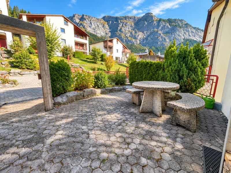 Charmante 2.5-Zimmer-Maisonette-Wohnung mit Bergpanorama in Flims-Dorf (5)