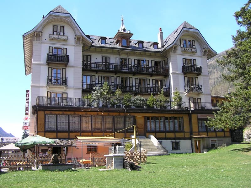 Studio en attique dans bâtiment historique - Evolène - 60 m2 (1)