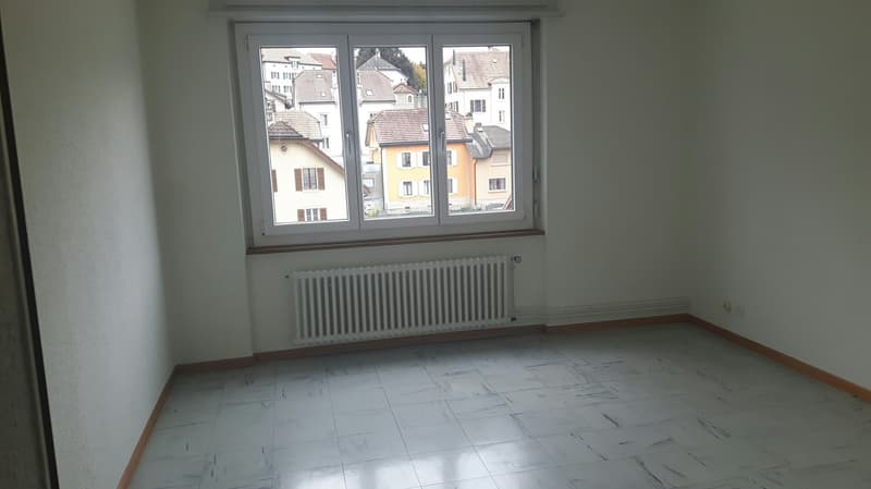 Spacieux appartement 4 pièces avec balcon au Locle (3)