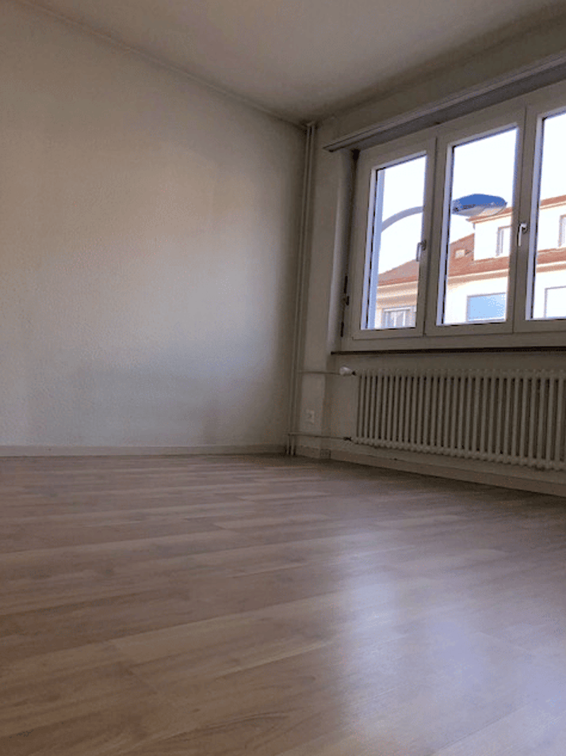 empty room, wooden floor, white walls, large windows, radiator
