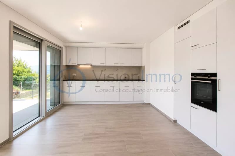Appartement récent de 3,5 pièces avec terrasse et aperçu lac (2)