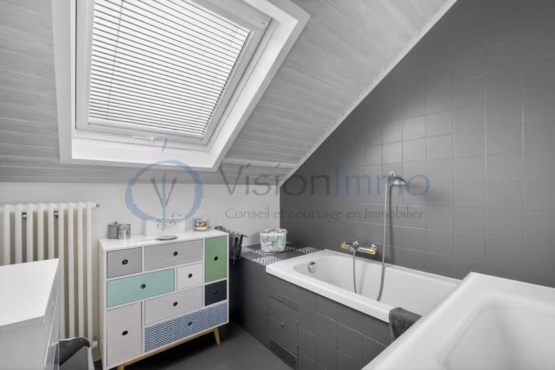 Au coeur de Bernex : 113 m² de charme et de beaux volumes (12)