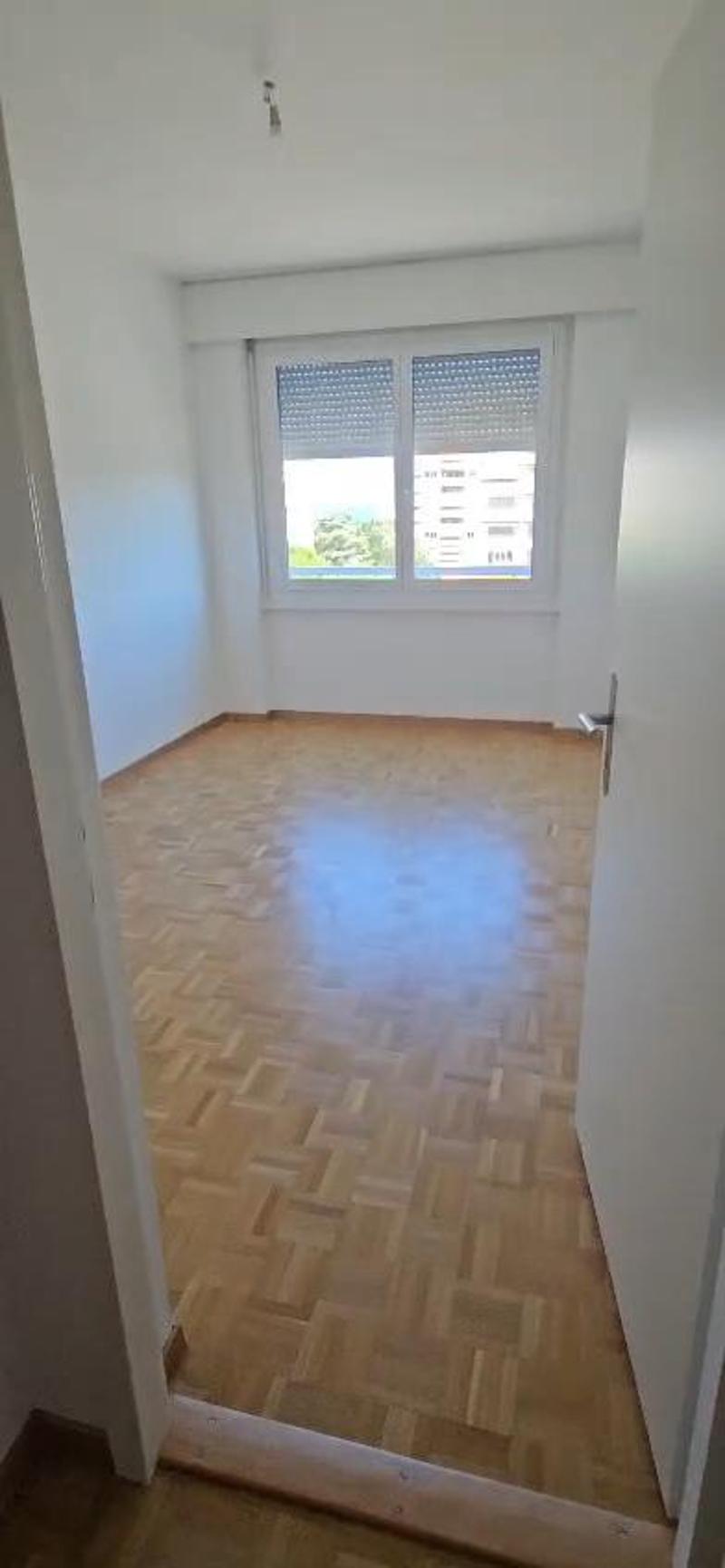 VERSOIX - Bel appartement de 4,5 pièces au 5ème étage avec balcon (4)