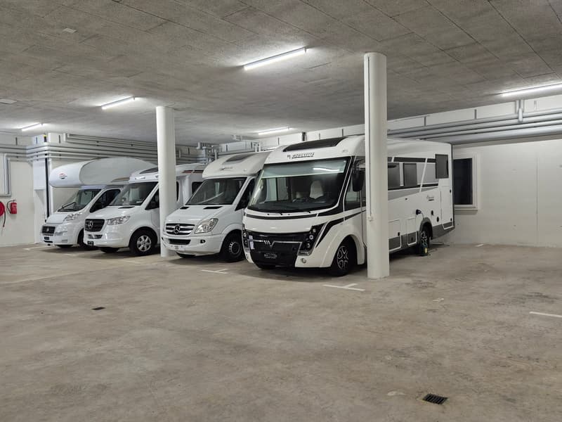 Grosser Wohnmobil-Einstellplatz (Neubau) (2)