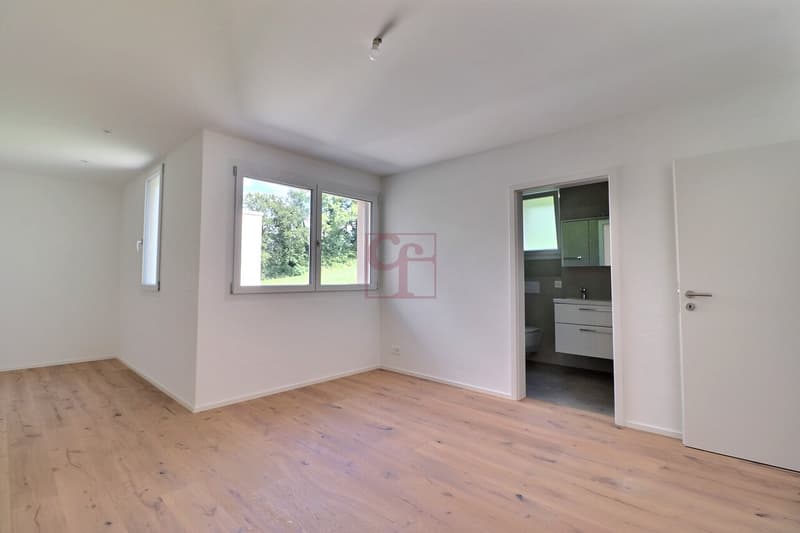 Chambre à coucher avec salle de bain privative